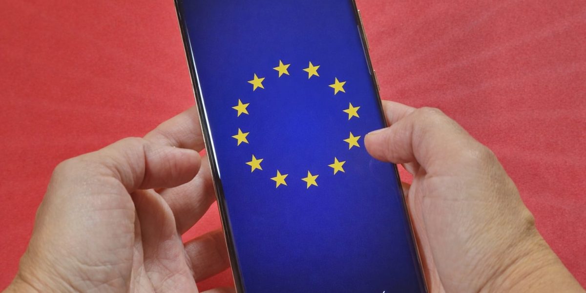 Telefoane-mobile-update-android-lege-UE.jpg - StiriFresh