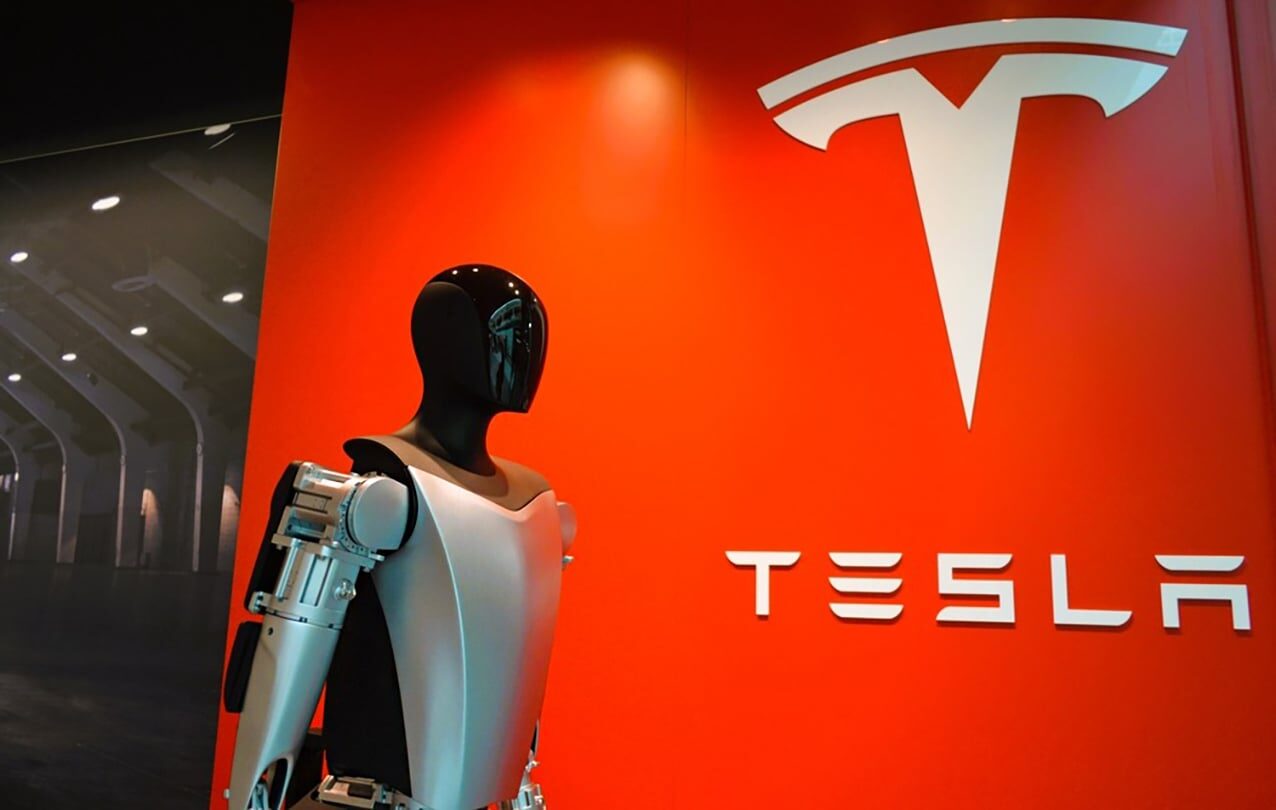 Elon Musk a reaprins interesul pentru viitorul tehnologic al Tesla, aducând un proiect care atrage deja atenția globală: roboții umanoizi Optimus