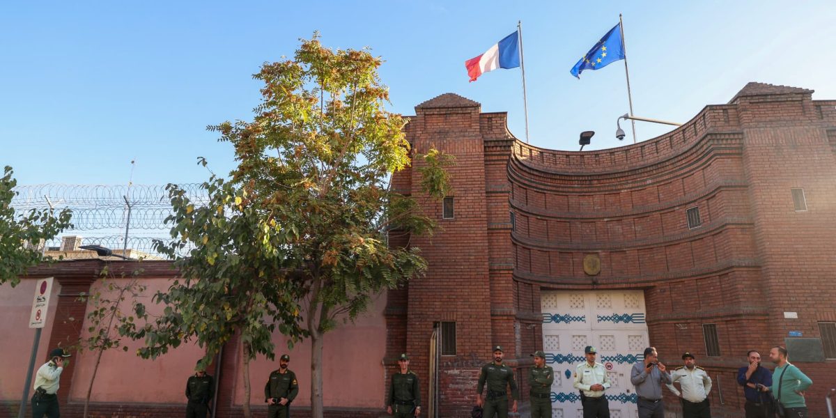 ambasada-frantei-in-iran.jpg - StiriFresh