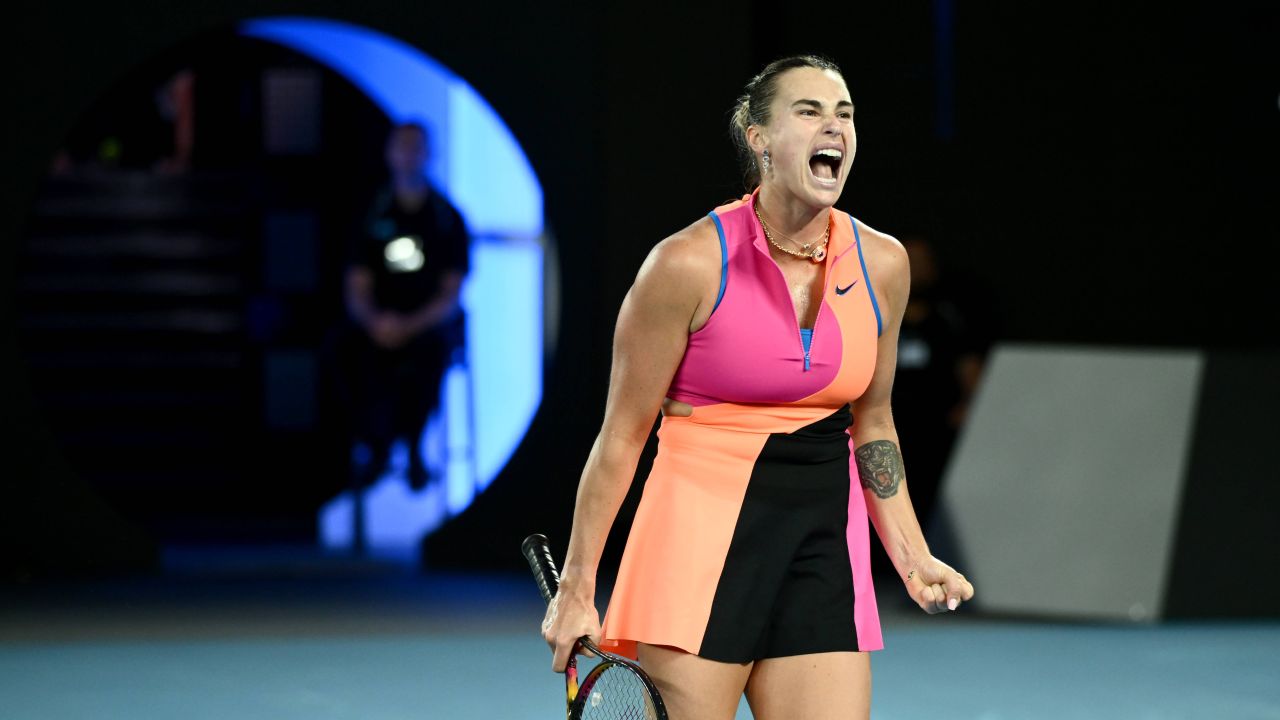 Aryna Sabalenka își continuă dominația la Australian Open Aryna Sabalenka, jucătoarea originară din Belarus, a reușit să ajungă în finala Australian Open pentru al patrulea an consecutiv, demonstrând o formă îmbunătățită și o determinare de neclintit pe terenul de tenis