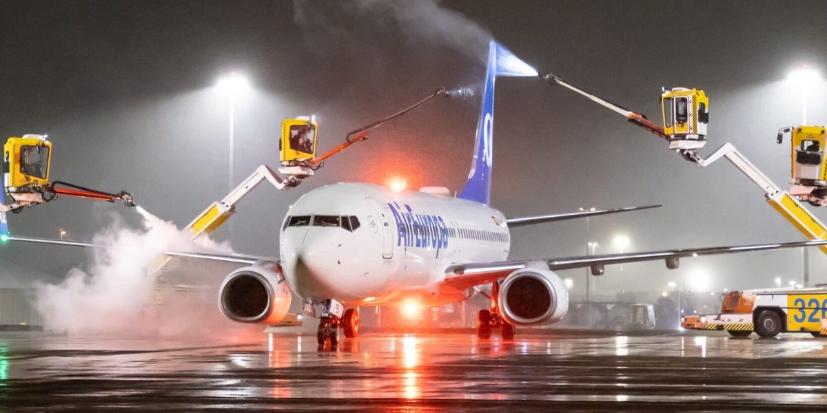 avion-degivrat-schiphol-e1767610053791.jpg - StiriFresh