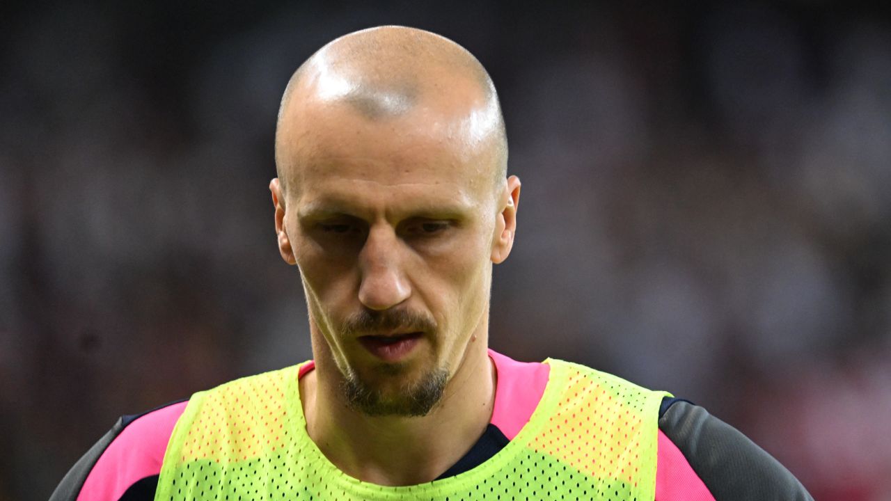 Vlad Chiricheș, din stânga terenului: un lider în umbră Vlad Chiricheș, veteranul de 34 de ani al echipei FCSB, își face tot mai puțin simțită prezența pe teren în acest sezon, ridicând astfel întrebări cu privire la rolul său în echipă
