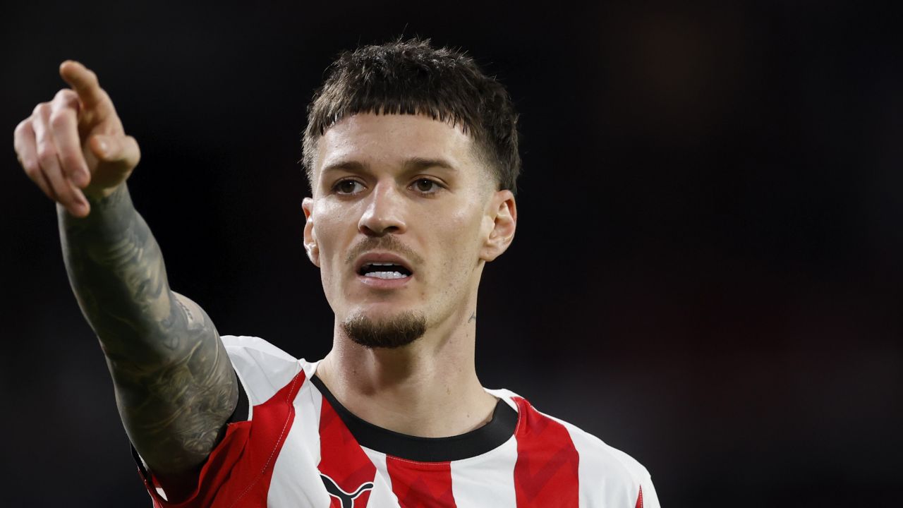Dennis Man, autor al unui gol superb pentru PSV, schimbat rapid în meci.
