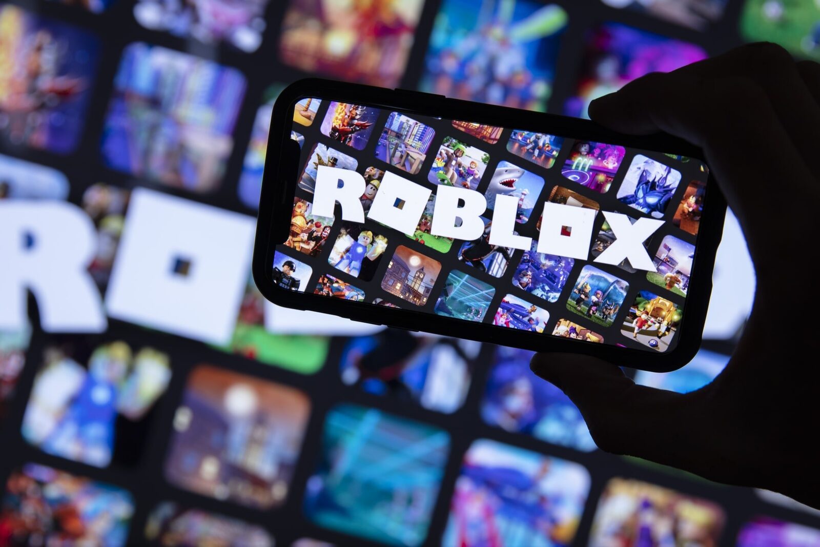 Roblox introduce verificarea obligatorie a vârstei pentru toți utilizatorii la nivel global, o măsură menită să sporească siguranța copiilor pe platforma sa de jocuri online