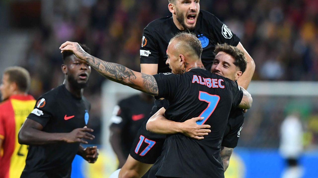 FCSB în dificultate: Cu ochii pe play-off După o primă parte a sezonului în care echipa antrenată de Elias Charalambous a avut parte de atât momente promițătoare, cât și de dezamăgiri, FCSB se află acum într-o poziție delicată în clasamentul Ligii 1