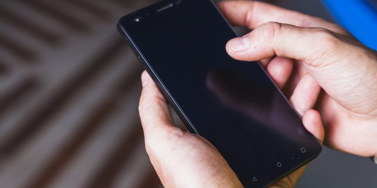 from-hand-using-smartphone-scaled.jpg - StiriFresh