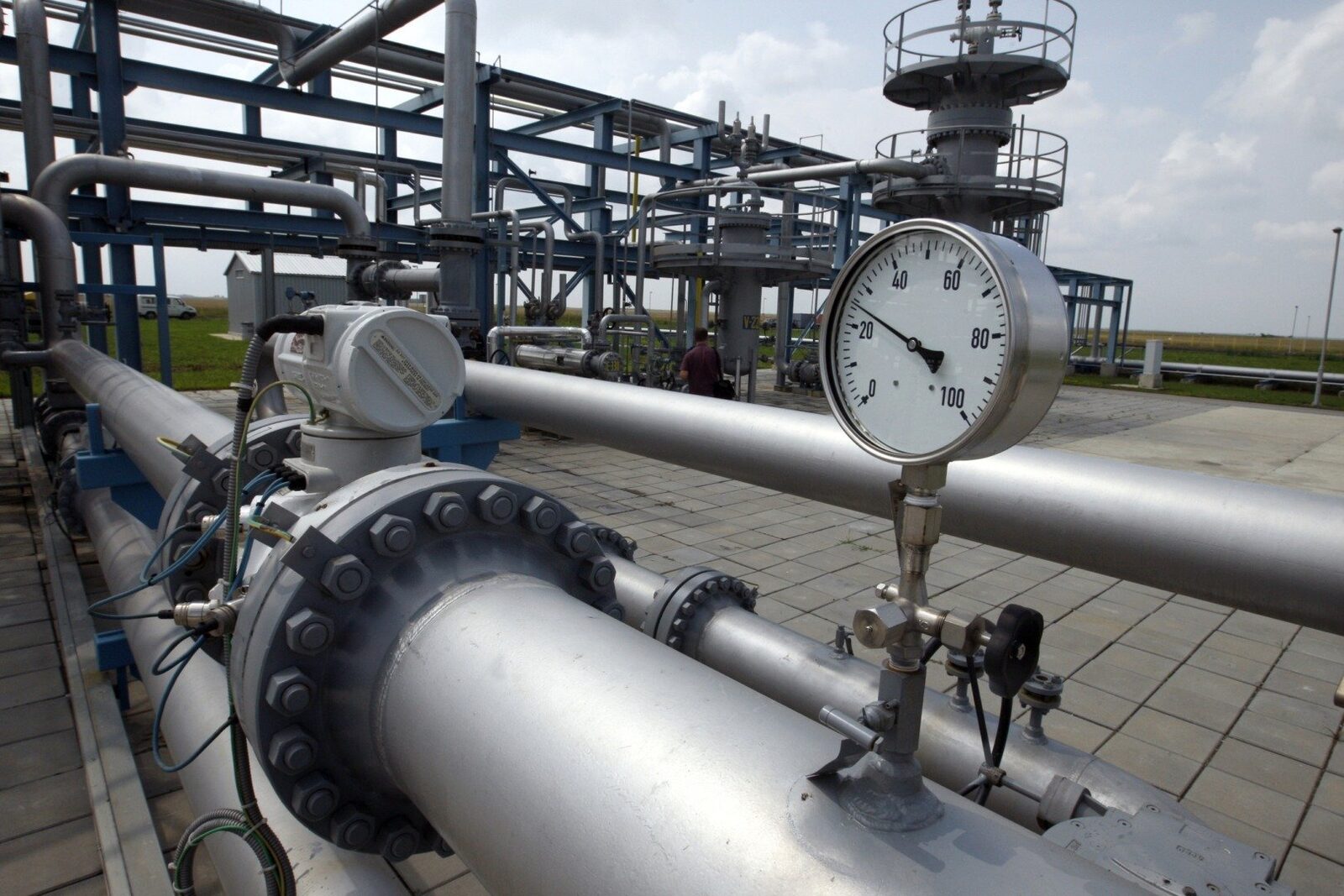 În ultimul weekend, scena energetică din România a fost din nou marcată de o agitație intensă, pe fondul unui efort susținut de creștere a atractivității Coridorului Vertical, strategia critică de transport gazier între Europa Centrală și de Sud-Est