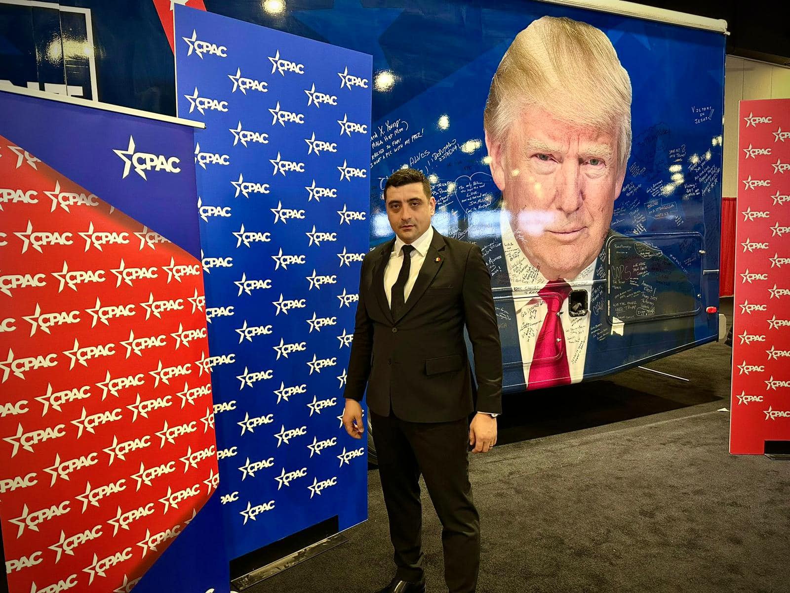 AUR cere oficial ca anul 2026 să fie marcat în România drept „Anul Americii”, în contextul a 250 de ani de la adoptarea Declarației de Independență a Statelor Unite ale Americii, semnalând astfel dorința de a întări relațiile bilaterale și de a celebra legăturile dintre cele două națiuni