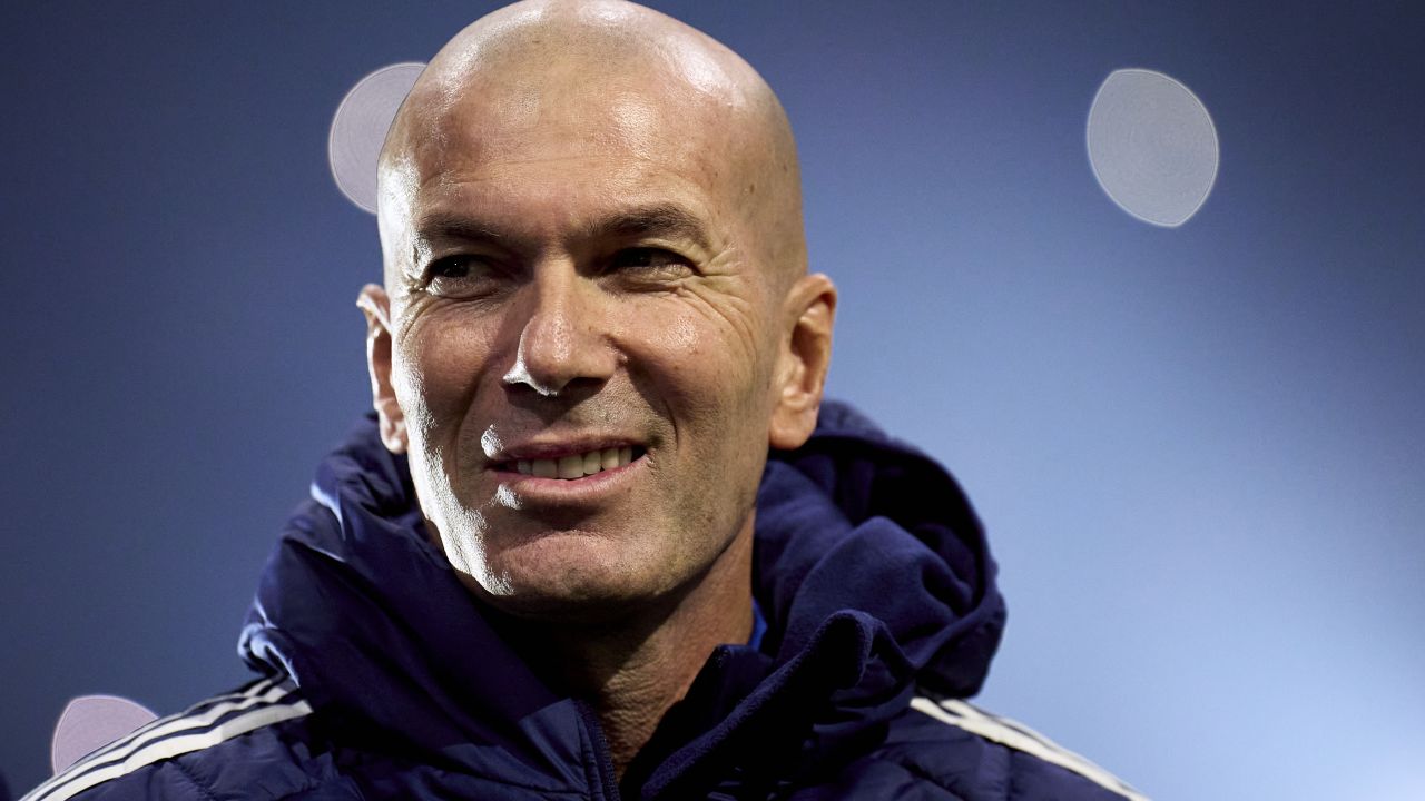 Zinedine Zidane: Secretele performanțelor istorice la Real Madrid Zinedine Zidane, omul care a marcat o eră la Real Madrid, a dezvăluit recent aspecte esențiale ale succesului său ca antrenor principal