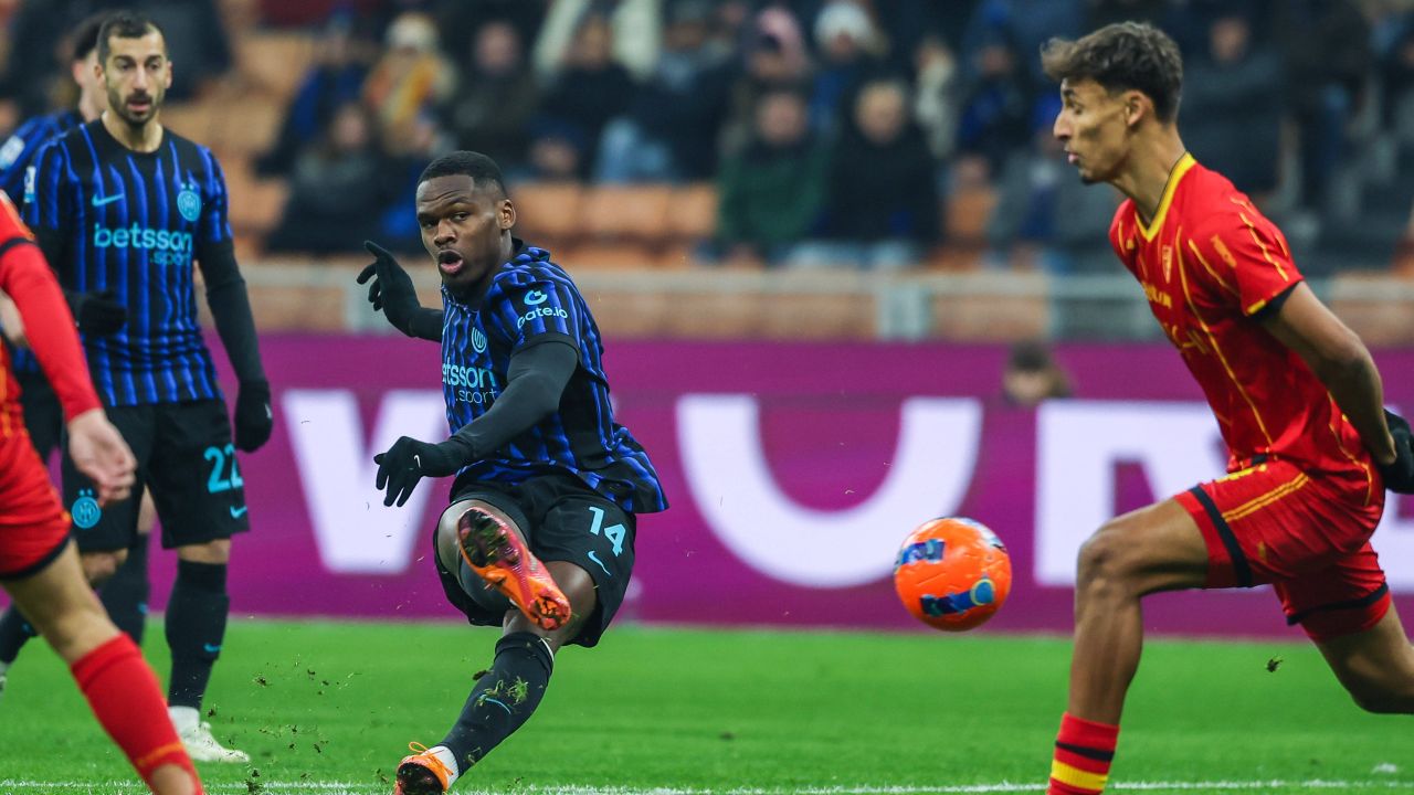 Inter își menține avansul în lupta pentru titlu Internazionale Milano a reușit să obțină o victorie importantă în fața echipei Lecce, scor 1-0, într-un meci restant din runda a 16-a a Serie A