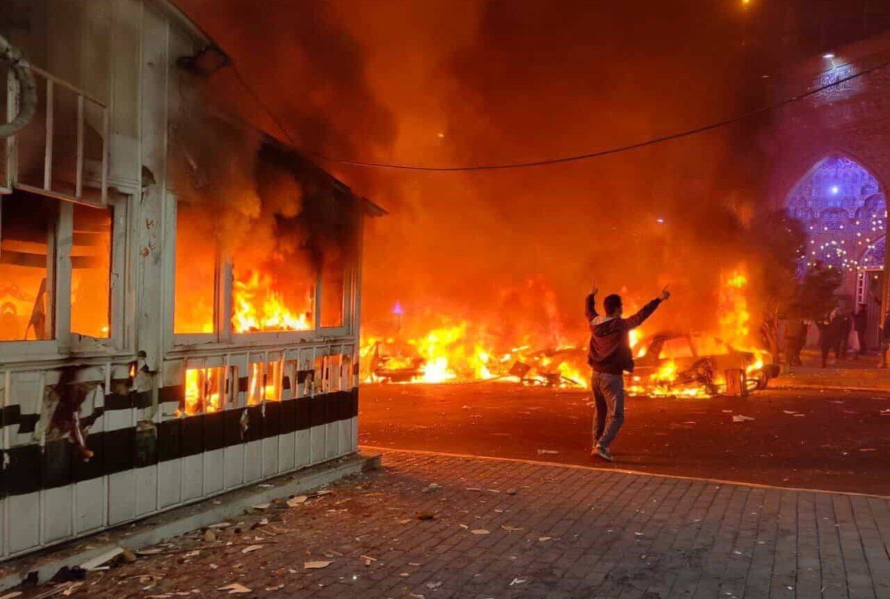 Marea Britanie își retrage personalul diplomatic din Iran în contextul tensiunilor crescute Britanicii au decis miercuri să evacueze complet personalul diplomatic din Iran, inclusiv ambasadorul, din cauza deteriorării accentuate a situației de securitate în regiune