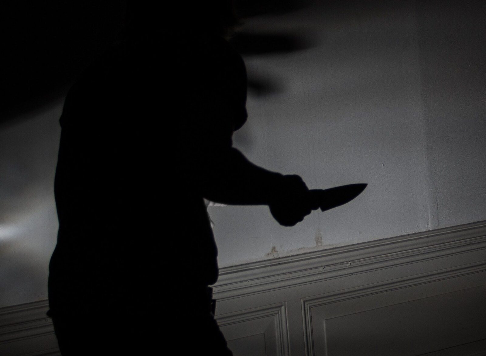 Tensiuni extrem de grave într-o școală din Kiev: un adolescent de 14 ani înjunghie elevi și profesor, suspectat de legături cu Rusia Un incident șocant a zguduit recently o școală din Kiev, unde un elev de doar 14 ani a trecut de frontiera violenței, agresând grav două persoane, un coleg și un profesor