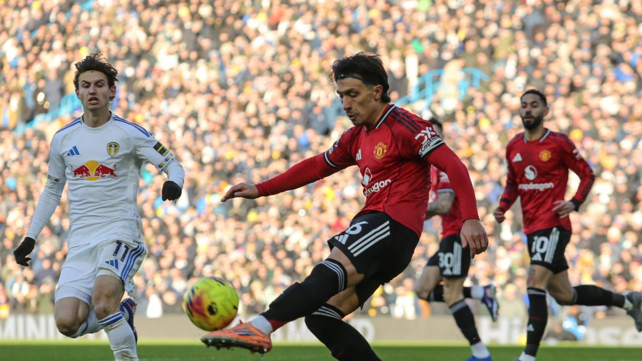 Manchester United, un punct pe terenul rivalilor de la Leeds Manchester United a înregistrat o remiză 1-1 în deplasare, pe terenul echipei Leeds United, într-un meci crucial din etapa a 20-a a Premier League