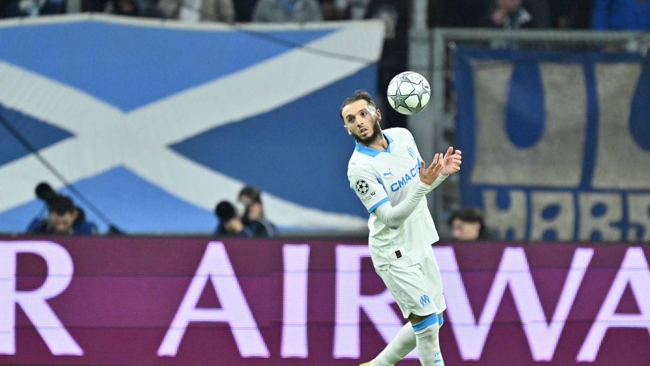 Marseille își confirmă forma bună în Ligue 1: victorie convingătoare împotriva lui Lens Marseille a reușit o victorie izbitoare de 3-1 în fața lui RC Lens, consolidându-și astfel poziția în topul clasamentului din Ligue 1