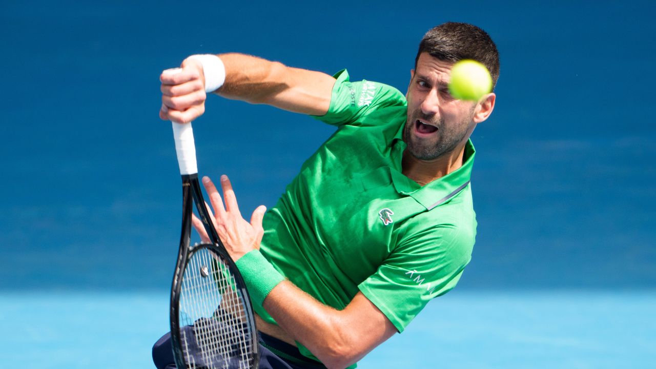 Djokovic, înfruntat de Musetti: O bătălie decisă de corpul marelui campion Novak Djokovic, favorit al întrecerii de la Australian Open, a fost eliminat într-un mod surprinzător în sferturile de finală, fiind învins de tânărul italian Lorenzo Musetti