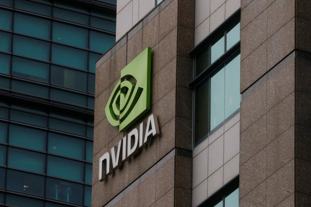 NVIDIA a făcut un anunț care poate schimba radical industria inteligenței artificiale: lansarea platformei Rubin, o soluție integrată ce combină șase cipuri diferite, menită să accelereze procesul de dezvoltare și implementare a modelelor AI