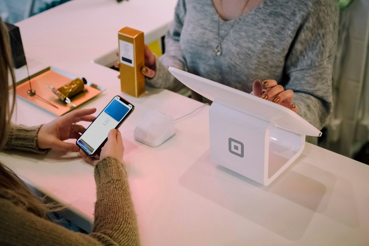 Pericolul plăților contactless: banii tăi pot fi în pericol
