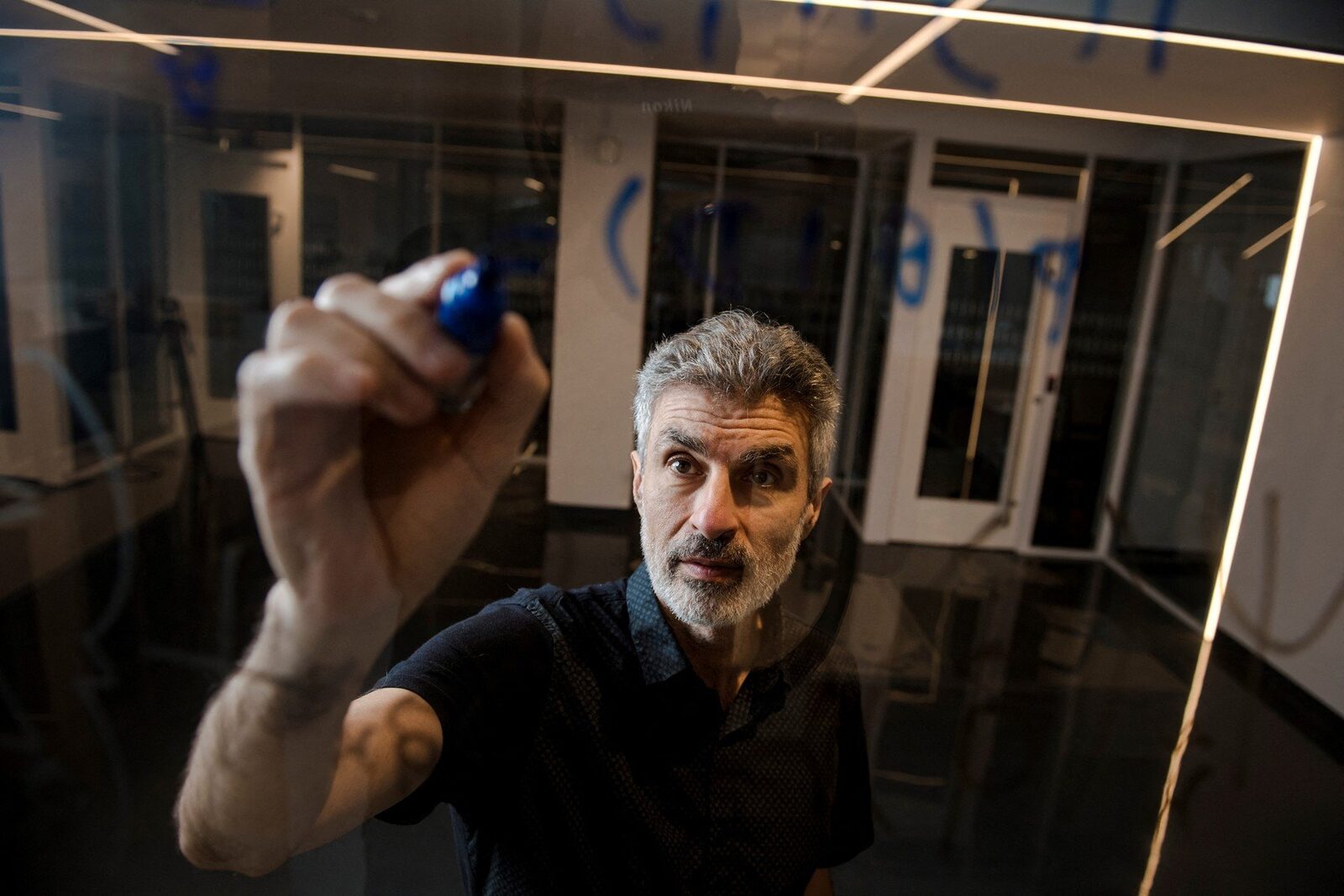 Yoshua Bengio, unul dintre pionierii în domeniul inteligenței artificiale și laureat al Premiului Turing, își schimbă perspectiva cu privire la riscurile generate de AI