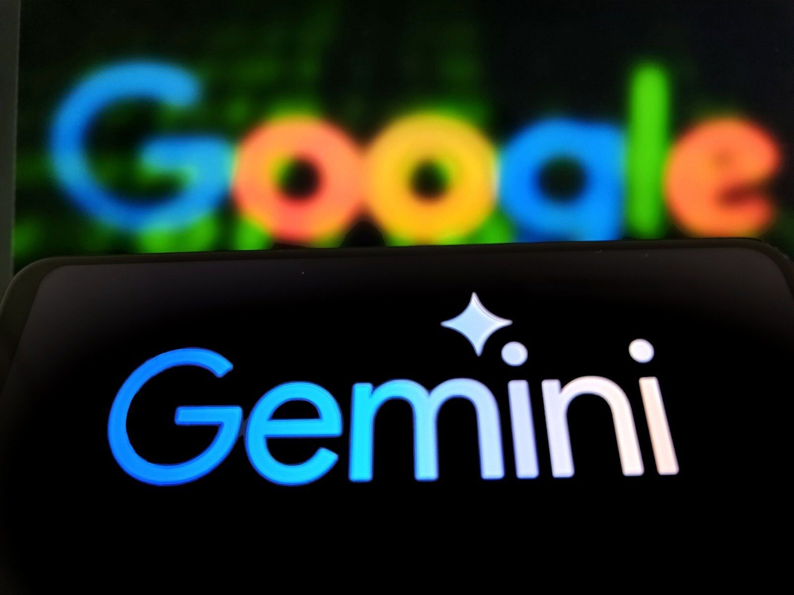 Apple și Google anunță un parteneriat surprinzător în domeniul inteligenței artificiale Luni a fost o zi marcantă pentru industria tech, odată cu anunțul oficial al unui parteneriat strategic între cei doi giganți ai tehnologiei: Apple și Google
