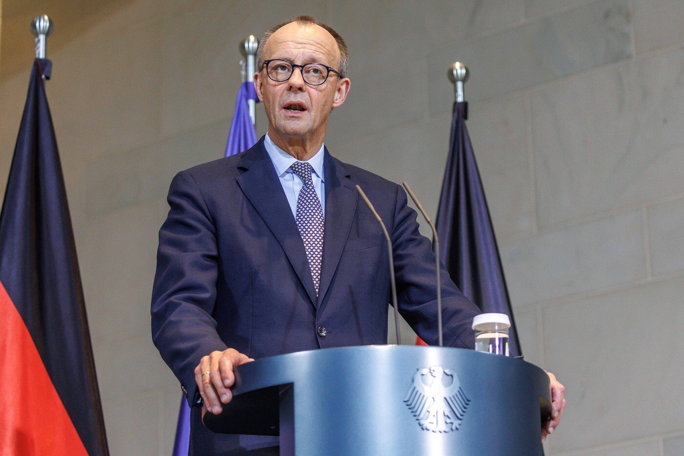 Friedrich Merz acuză Venezuela și pe Nicolas Maduro de declin global Cancelarul german Friedrich Merz a lansat acuzații dure la adresa președintelui venezuelean Nicolas Maduro, afirmând că acesta și-a distrus țara, condus-o spre ruină și a jucat un rol problematic în regiune