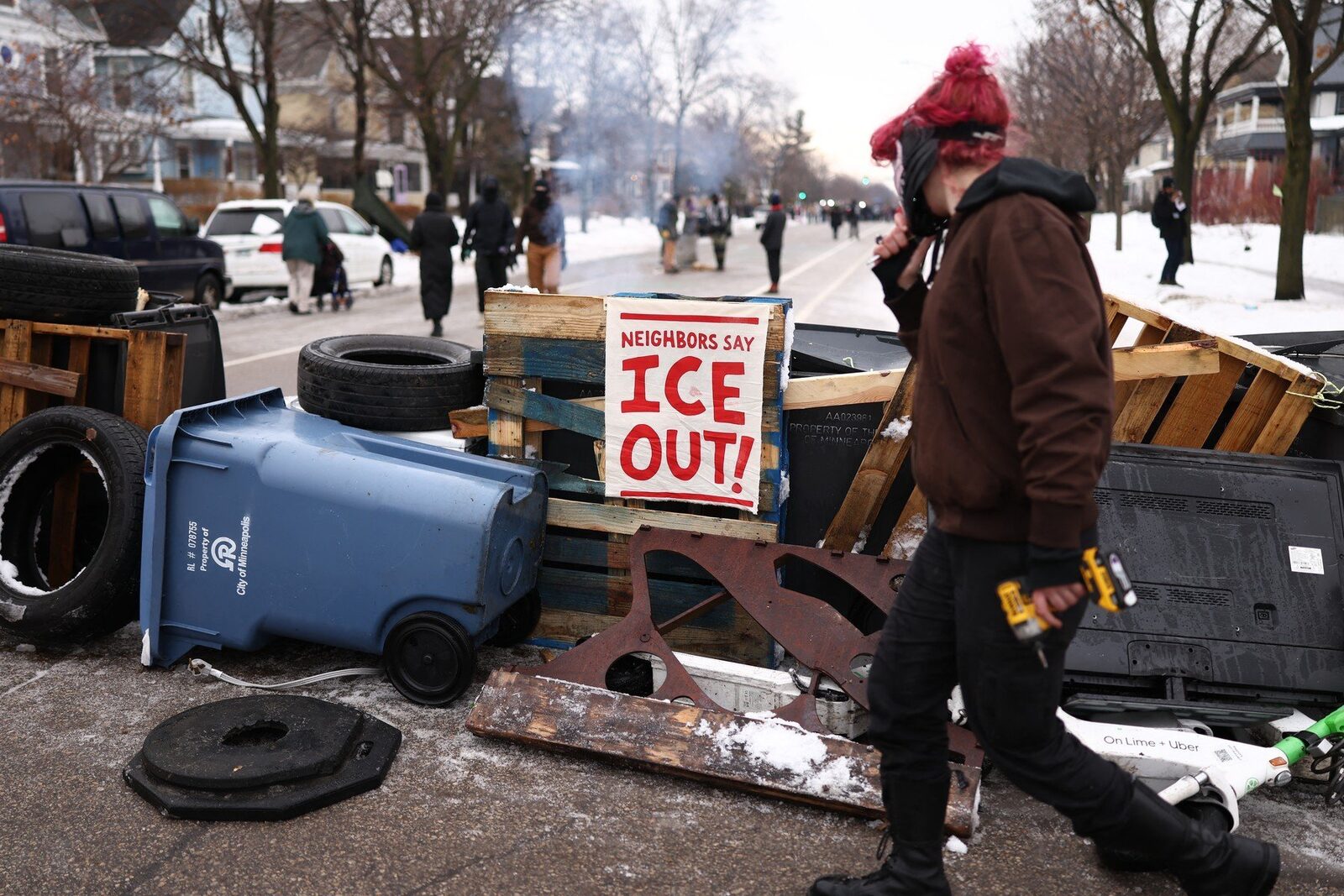 Aproximativ 100 de membri ai comunităților religioase, arestați la protestele din Minneapolis împotriva ICE după uciderea unei femei