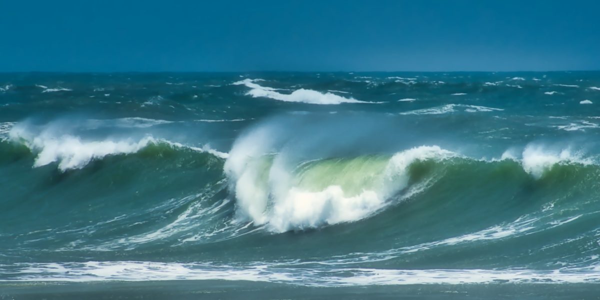 valuri-furtuna-uragan-ciclon-ocean.jpg - StiriFresh