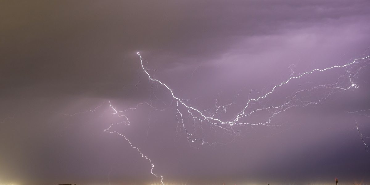 vreme-fulgere.jpg - StiriFresh