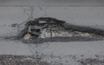 Primăvara se apropie, însă problemele străzilor din București continuă să fie o provocare pentru administratori, mai ales după ploile și ninsorile din ultimele săptămâni