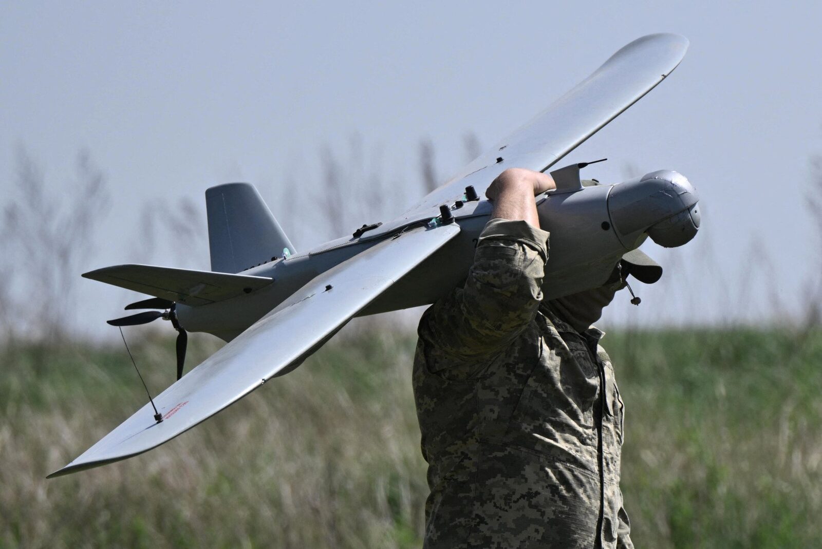 Primele drone ucrainene fabricate în Germania urmează să devină operaționale până la jumătatea lunii februarie, conform unui anunț făcut de președintele Volodimir Zelenski