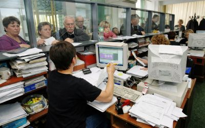 Inteligența artificială devine un catalizator pentru administrația publică globală, însă România încă se află în fața unei bătălii între digitalizare și adaptare la noile tehnologii Într-un moment în care statele din întreaga lume investesc masiv în integrarea inteligenței artificiale în serviciile publice, România pare să rămână în urmă