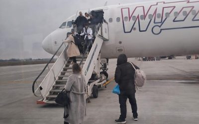 Pasagerii cursei București-Madrid, operată de Wizz Air, au avut o experiență tensionată și stresantă în cursul zilei de marți, după ce avionul a suferit probleme tehnice chiar înainte de decolare