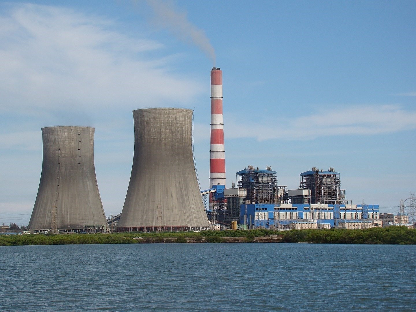 Președintele american Donald Trump a anunțat miercuri un plan controversat de redirecționare a fondurilor guvernamentale și a contractelor Pentagonului pentru a susține sectoarele energetice bazate pe cărbune, într-un efort de a revitaliza industria locală și de a combate plecarea investitorilor din această ramură