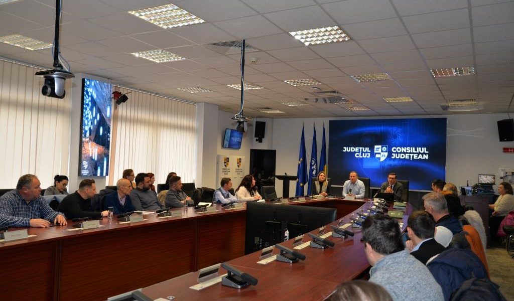 Clujul face un nou pas spre digitalizarea administrației locale: toate primăriile de comune, incluziv orașul Huedin, vor fi conectate la platforma Ghișeul Unic Într-un efort de a moderniza și unifica procedurile administrative din județul Cluj, Consiliul Județean a anunțat că începând de săptămâna aceasta toate primăriile de comune, inclusiv orașul Huedin, vor fi integrate în platforma digitală Ghișeul Unic