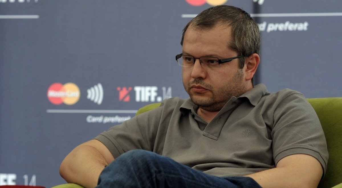 Cineaști internaționali și români, premiați pentru cele mai noi proiecte, beneficiază de sprijin financiar O evoluție semnificativă în peisajul cinematografiei mondiale survine o dată cu anunțul privind cele 14 lungmetraje selectate pentru a primi finanțare de la Fondul pentru Filme al Fundației Prada