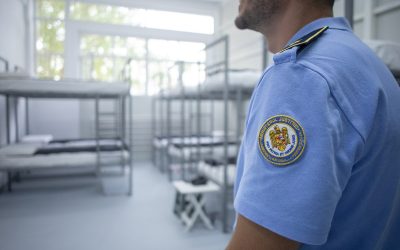 Federația Sindicatelor din Administrația Națională a Penitenciarelor reacționează dur la declarațiile despre eliminarea normei de hrană pentru polițiști și personalul din penitenciar Fortificarea organizării și a drepturilor personalului din sistemul penitenciar, precum și gestionarea controverselor legislative din coaliție, sunt de câteva zile subiecte fierbinți în spațiul public și politic din România