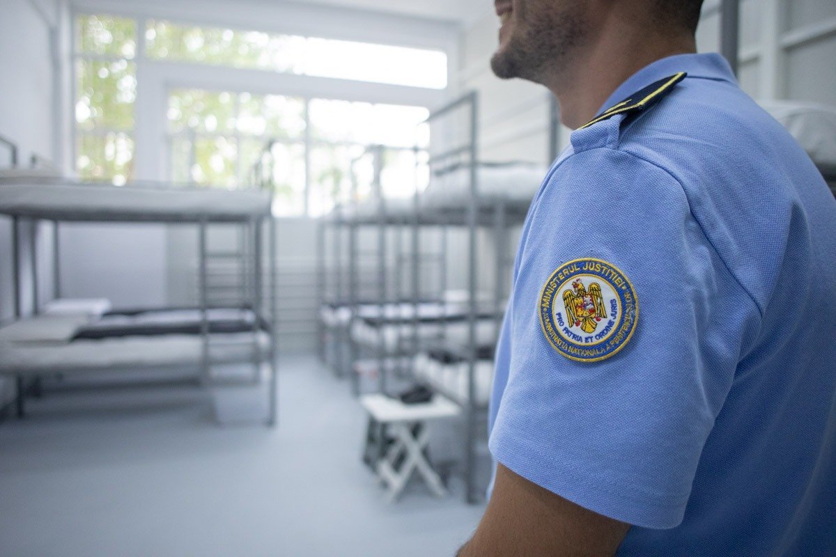 Federația Sindicatelor din Administrația Națională a Penitenciarelor reacționează dur la declarațiile despre eliminarea normei de hrană pentru polițiști și personalul din penitenciar Fortificarea organizării și a drepturilor personalului din sistemul penitenciar, precum și gestionarea controverselor legislative din coaliție, sunt de câteva zile subiecte fierbinți în spațiul public și politic din România