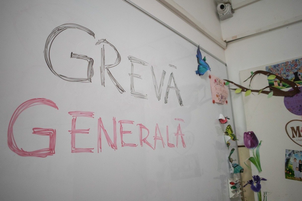 Revolta în învățământ: peste 74% din profesori sunt pregătiți de grevă în condițiile unui sistem sub presiune Un semnal de alarmă tras de salariații din educație: majoritatea profesorilor dispuși să declanșeze o grevă generală