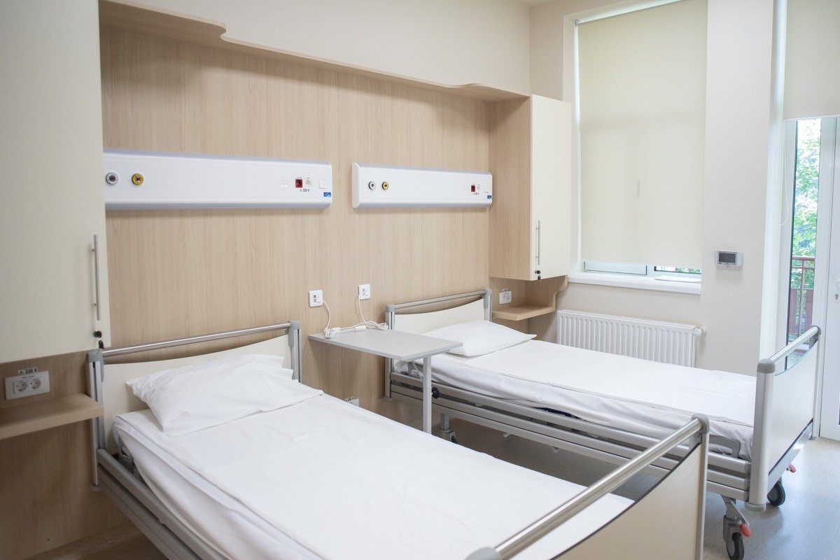 Pacient forțat să achiziționeze perna în timpul internării, sesizare de la Arad Situație fără precedent în sistemul public de sănătate din vestul țării