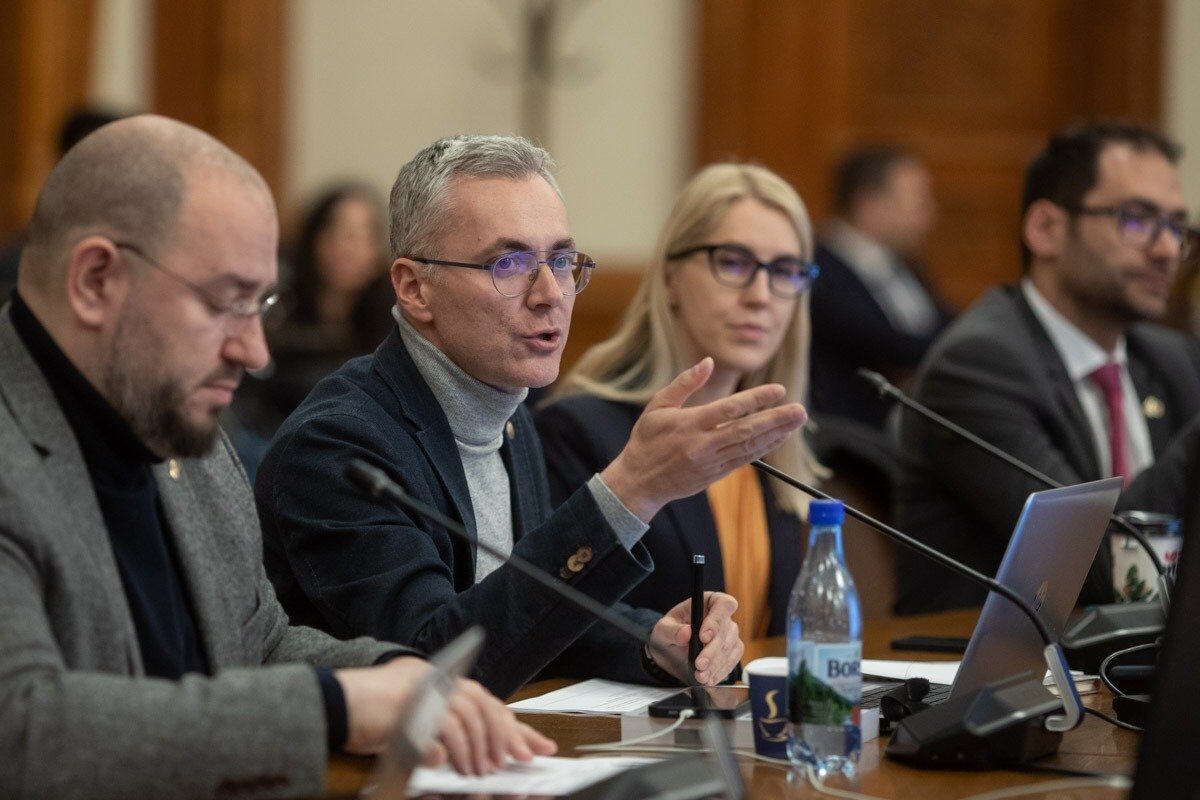 Stelian Ion acuză o posibilă ambiție crescută a noului șef al DNA, Marius Voineag, în contextul candidaturii acestuia pentru funcția de adjunct al Procurorului General Imediat după anunțarea candidaturii lui Marius Voineag pentru poziția de adjunct al Procurorului General, fostul ministru al Justiției Stelian Ion a ieșit cu declarații critice la adresa deciziei și a potențialului impact asupra funcției anticorupție