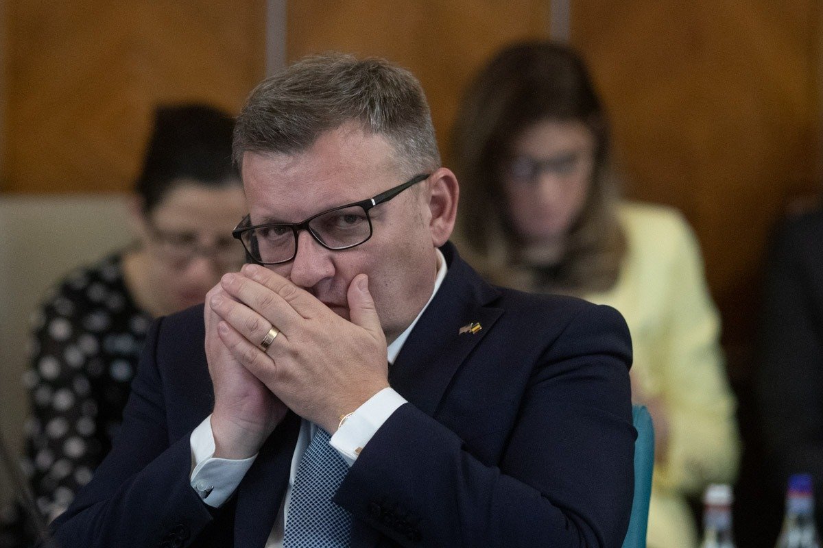 PSD reia atacurile la adresa guvernului Bolojan, într-un context de reluare a disputelor politice și după o perioadă de ușoară liniște După câteva zile de calm aparent, scena politică din România asistă din nou la un val de critici formulate la adresa guvernului condus de premierul Ilie Bolojan