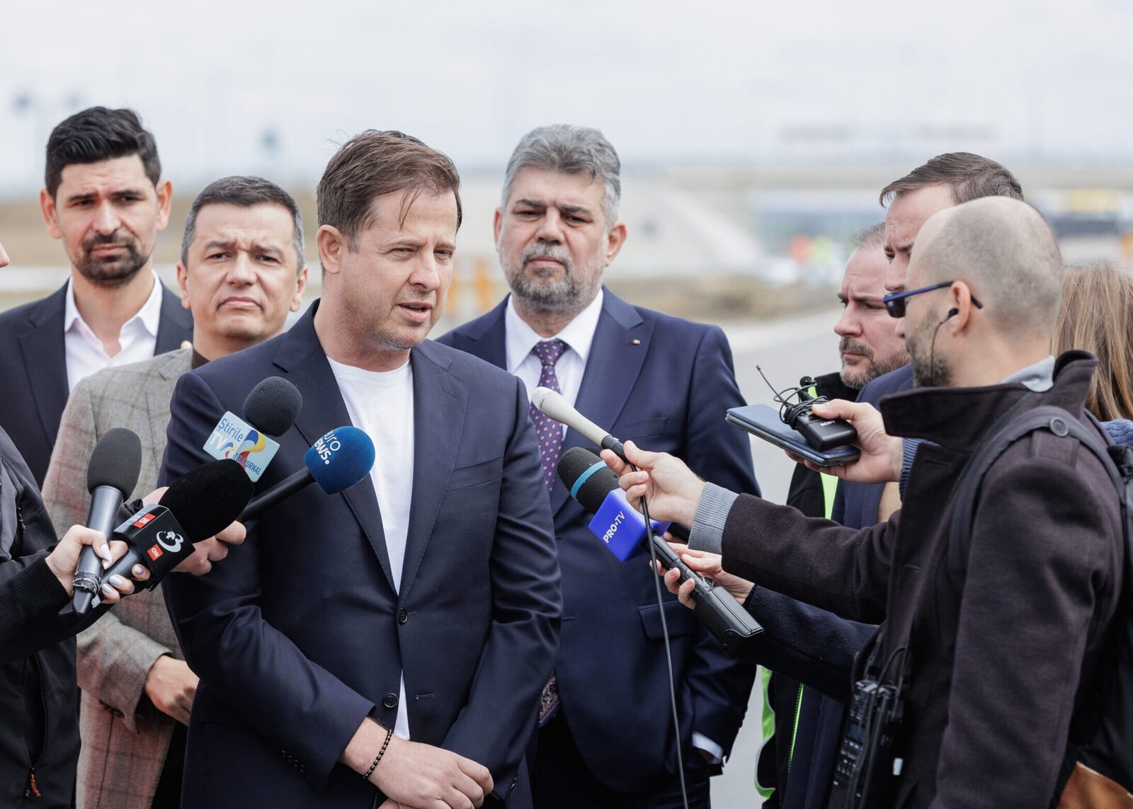 Scandal în interiorul PNL: Hubert Thuma lansează acuzații dure împotriva lui Ilie Bolojan și suspectează o tentativă de „USR-izare” Un nou val de tensiune s-a răspândit în sânul Partidului Național Liberal, odată cu apariția unor acuzații grave venite din partea lui Hubert Thuma, un nume cunoscut drept unul dintre cei mai vehemenți contestatari ai președintelui filialei PNL Oradea, Ilie Bolojan