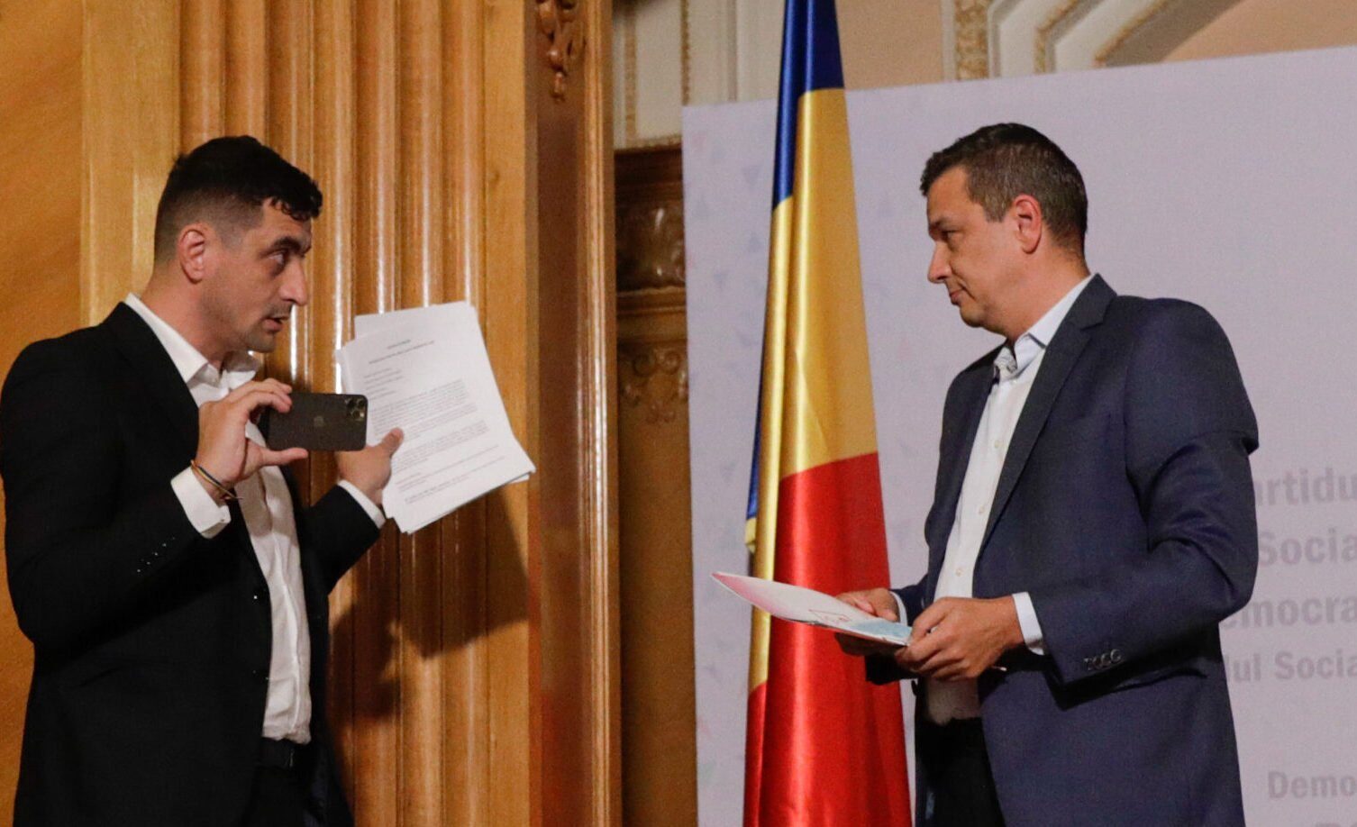 Primarul PSD al Buzăului avertizează asupra direcției politice a PSD sub conducerea lui Sorin Grindeanu: riscul unei alianțe cu AUR devine realitate Într-un moment critic pentru scena politică românească, primarul PSD al Municipiului Buzău, Constantin Toma, și-a exprimat, duminică, unele dintre cele mai clare avertismente cu privire la direcția pe care o ia partidul condus de Sorin Grindeanu