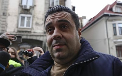 Tribunalul București a decis vineri ca fostul ministru al Transporturilor din perioada guvernului PSD, Răzvan Cuc, și omul de afaceri Cătălin Daniel Bușe, să fie plasați în arest la domiciliu, în dosarul în care sunt acuzați de complicitate la dare de mită și dare de mită