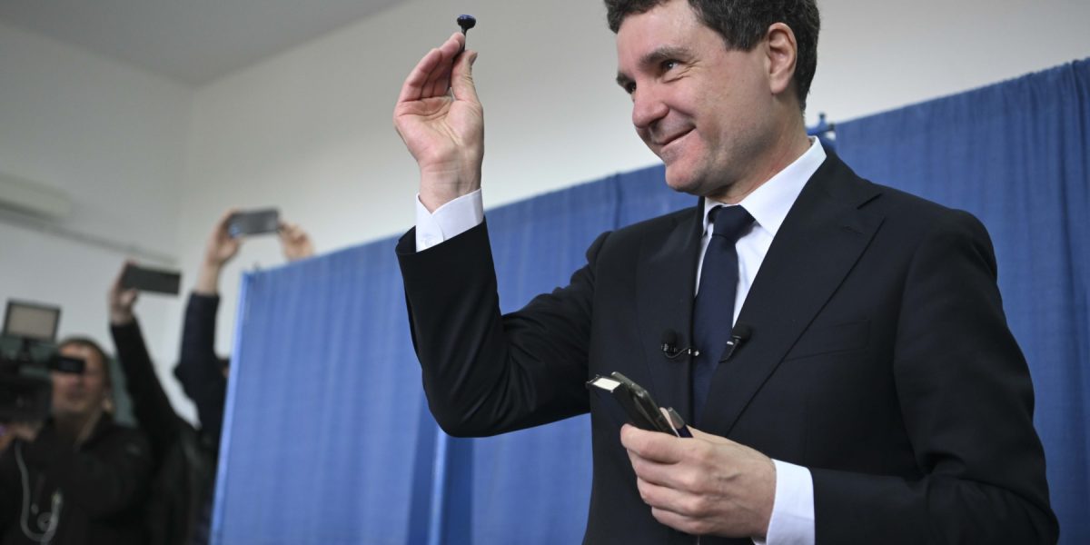 INSTANT_NICUSOR_DAN_007_INQUAM_Photos_Alex_Nicodim.jpg - StiriFresh