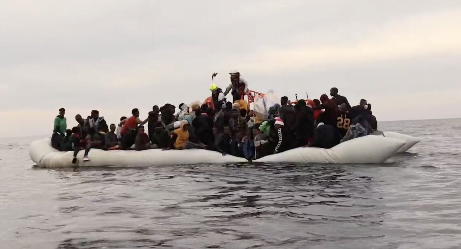 Tragedie în Marea Egee: paisprezece migranți pierd viața într-un accident naval Un incident tragic s-a petrecut marți seară în largul insulei elene Chios, în Marea Egee, soldat cu decesul a paisprezece migranți