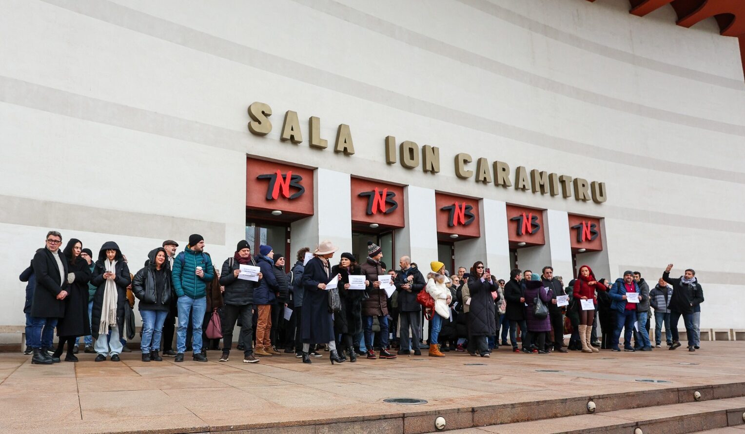 Sindicatul Actorilor din România cere demisia ministrului Culturii în contextul insatisfacției generale privind modul în care sunt gestionate politicile culturale și selecția la conducerea instituțiilor de cultură Liderii actorilor din Teatrul Național „I.L