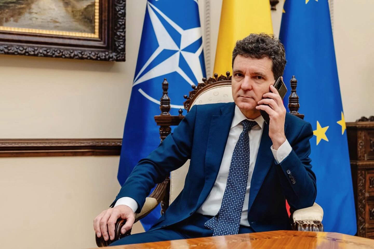 România solicită o amânare a implementării politicilor europene pentru energia verde, pentru a asigura sustenabilitatea economică România a ieșit public pentru a-și reafirma poziția privind procesul de tranziție energetică aplicată de Uniunea Europeană, solicitând o perioada de adaptare mai lungă, menit să protejeze economia națională de eventuale șocuri