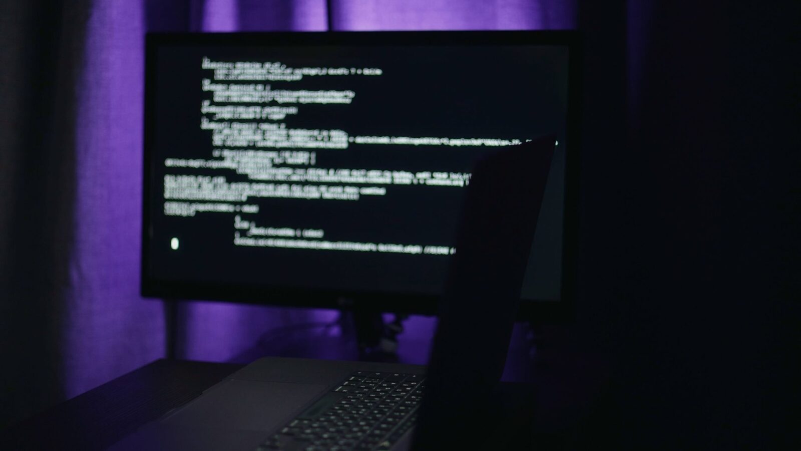 Programarea asistată de inteligența artificială: un „vampir” care consumă creativitatea și energia programatorilor Într-o lume în care tehnologia evoluează cu pași rapizi, programatorii se află în fața unei noi paradigmă: utilizarea intensă a inteligenței artificiale pentru a accelera procesul de dezvoltare a software-ului