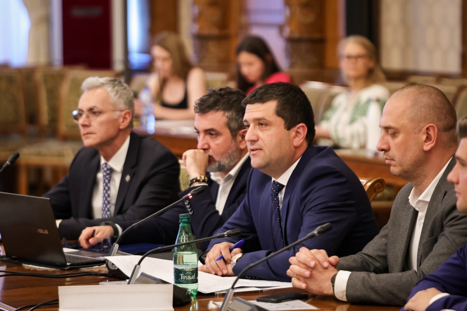 Ministrul Apărării confirmă investigații la CSA Steaua, ridicând întrebări despre gestionarea bunurilor clubului Situație tensionată în cadrul Clubului Sportiv al Armatei (CSA) Steaua, după révélatii din ultimele zile despre gestionarea unor bunuri și resurse financiare din cadrul clubului