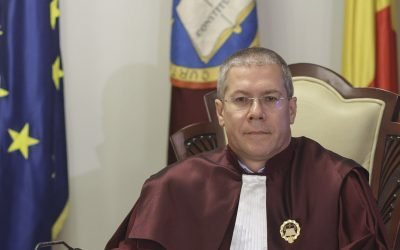 Întârzierea deciziei CCR în privința legii pensiilor speciale stârnește critici și îngrijorări asupra riscului de pierdere a fondurilor europene Procesul de avizare a legii pensiilor speciale de către Curtea Constituțională a României (CCR) s-a prelungit semnificativ, generând nemulțumire atât în rândul politicienilor, cât și al opiniei publice